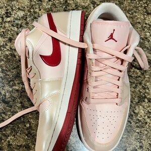 Jordan 1 Low
Patent Valentine's Day (Women's)